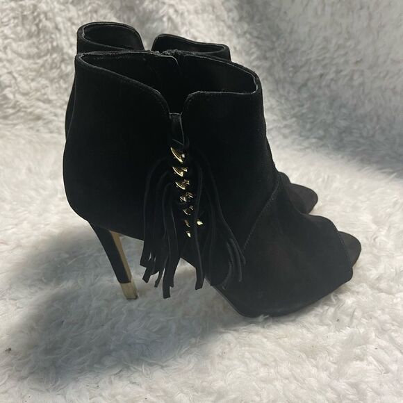 Guess Aziz black suede fringe ankle boots peep toe gold tone accent SZ9.5 - Picture 1 of 10
